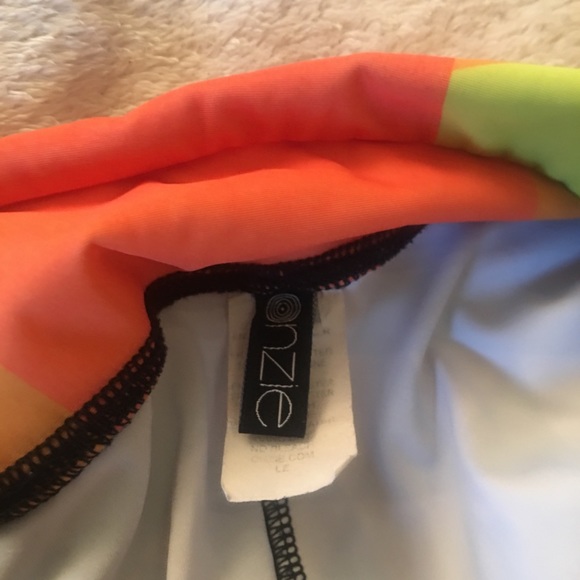 ONZIE Abstract Triangle Pattern Multi Leggings - Picture 8 of 16